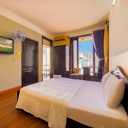 Ponys Hotel Nha Trang Bagian luar foto
