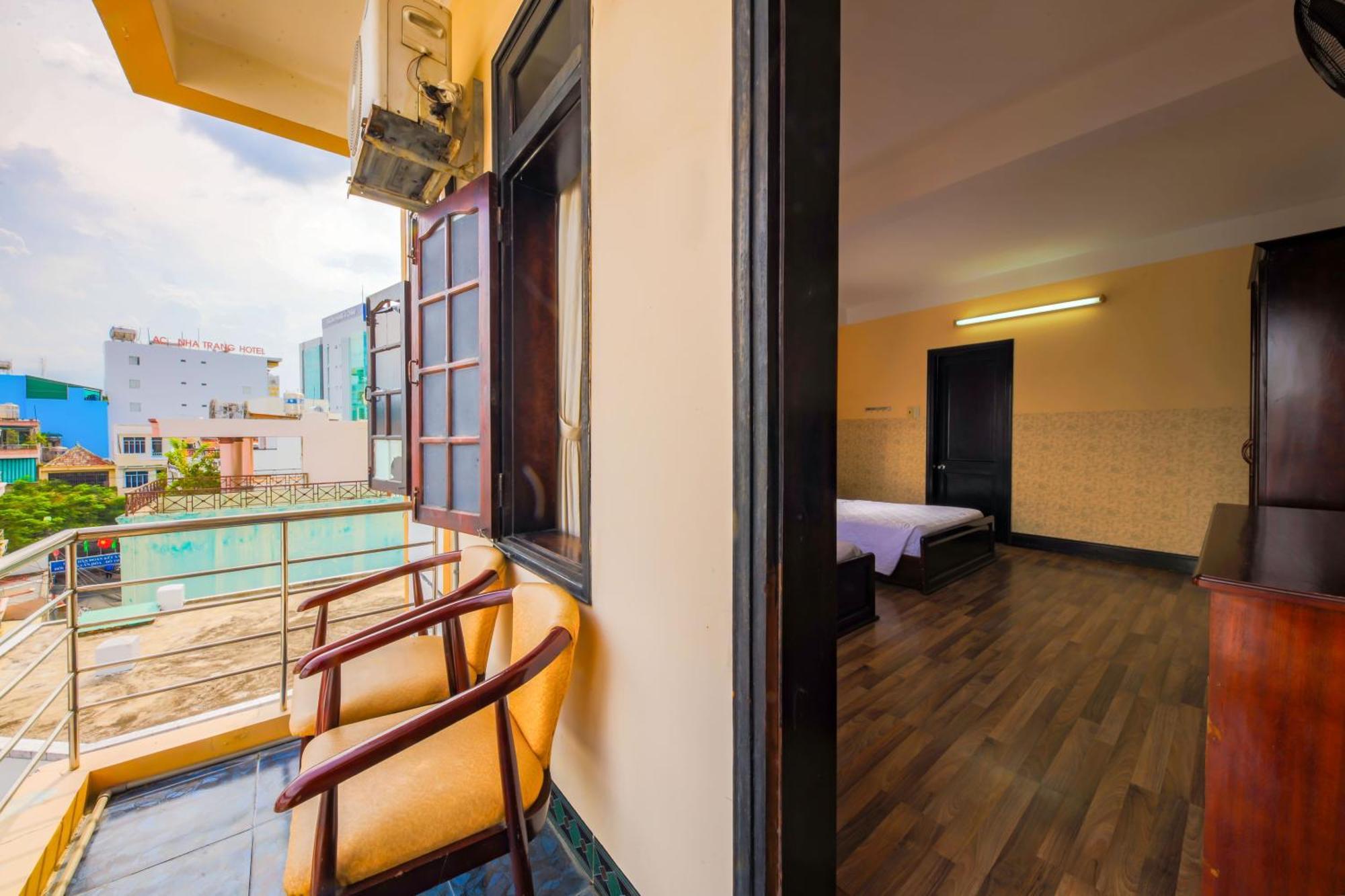 Ponys Hotel Nha Trang Bagian luar foto