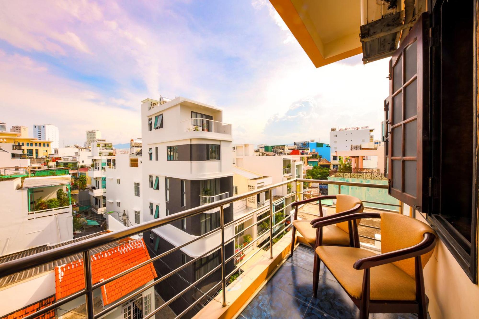 Ponys Hotel Nha Trang Bagian luar foto